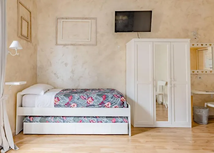 Deluxe Rooms And Chilling Jacuzzi Suite Guesthouse
